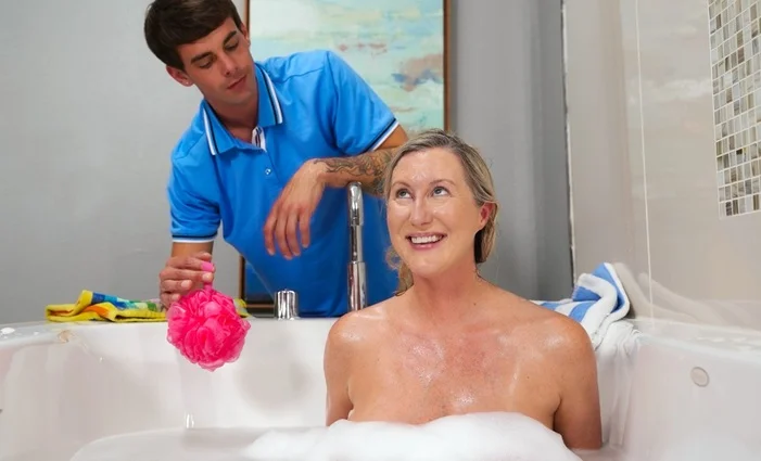 MyPervyFamily – Helping Stepmommy Soak Herself/ Aries Adore